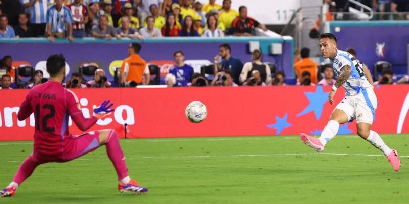 Ảnh Đẹp Copa America - Khoảnh Khắc Dành Trọn Cho Argentina 12 Lautaro với cú sút quyết định tại phút 112